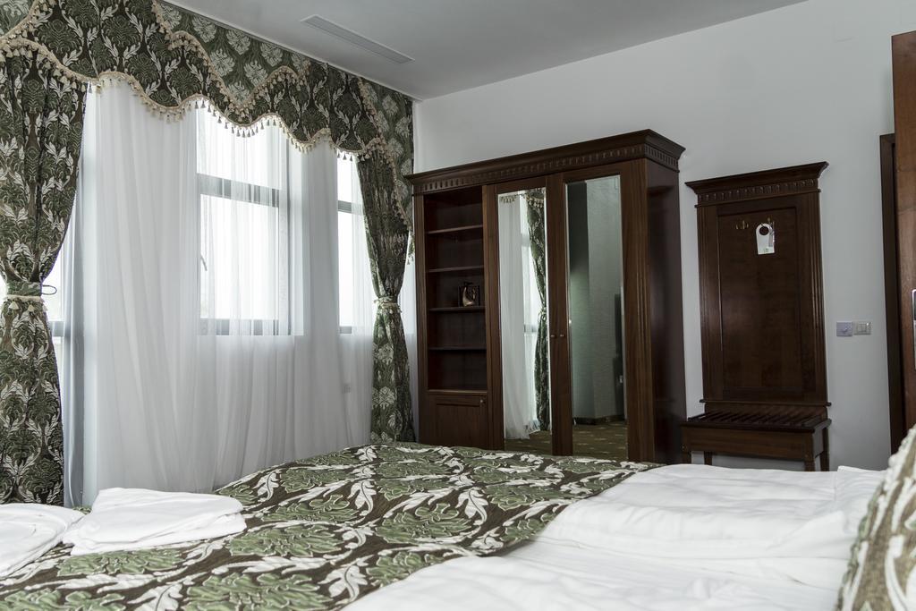 Pik Elegance Hotel Ploiesti Room photo