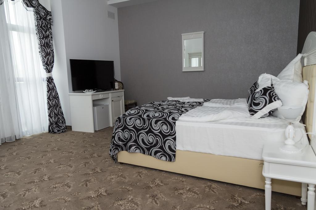 Pik Elegance Hotel Ploiesti Room photo