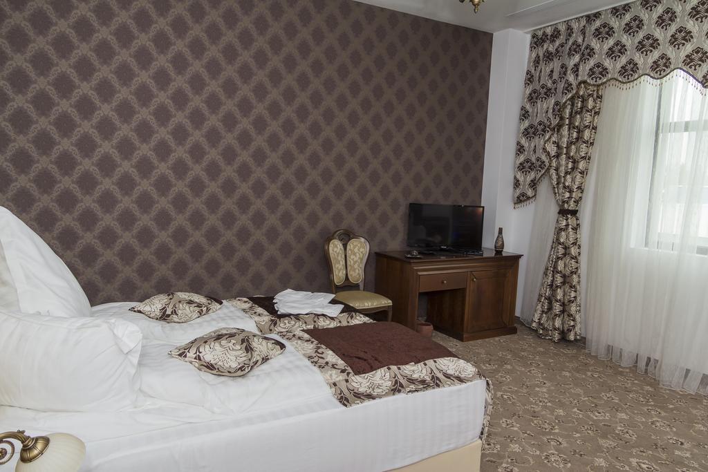 Pik Elegance Hotel Ploiesti Room photo