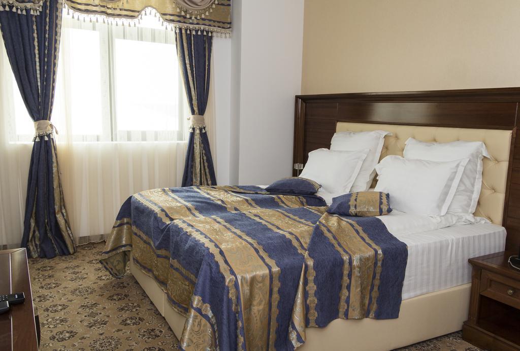 Pik Elegance Hotel Ploiesti Room photo