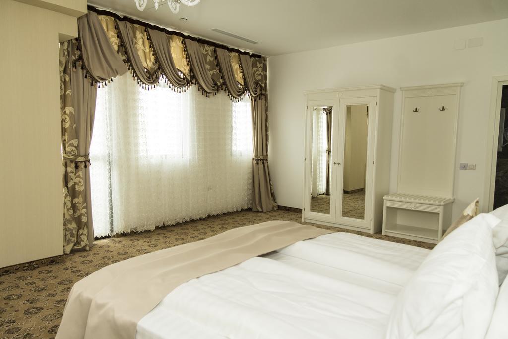 Pik Elegance Hotel Ploiesti Room photo