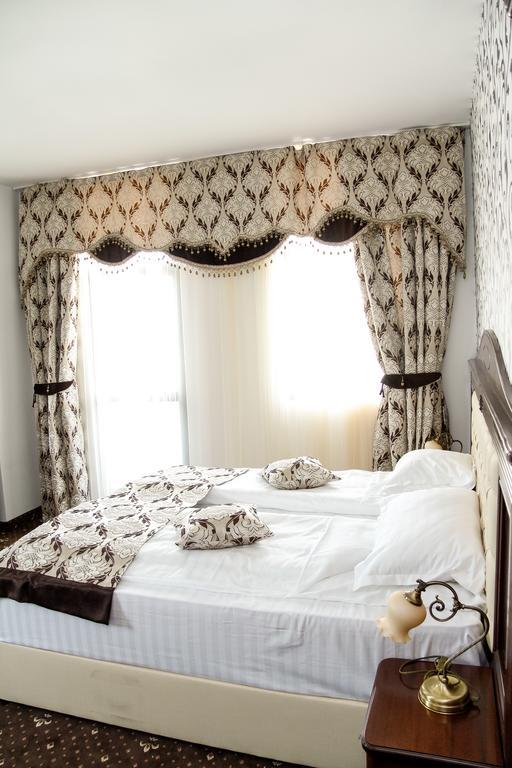 Pik Elegance Hotel Ploiesti Room photo