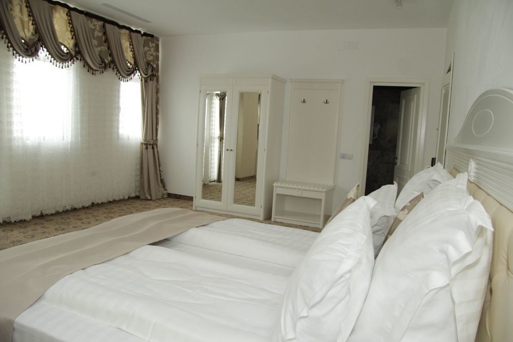 Pik Elegance Hotel Ploiesti Exterior photo