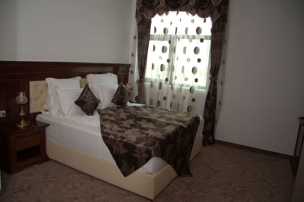 Pik Elegance Hotel Ploiesti Exterior photo