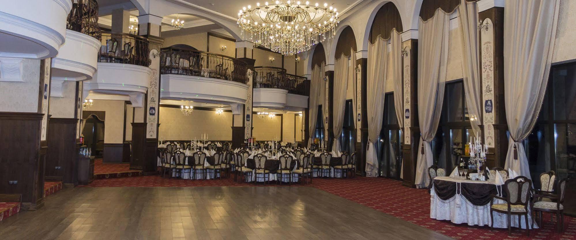 Pik Elegance Hotel Ploiesti Exterior photo