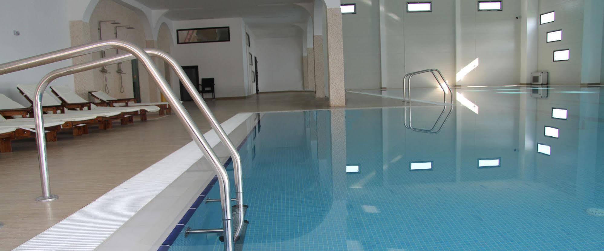 Pik Elegance Hotel Ploiesti Exterior photo