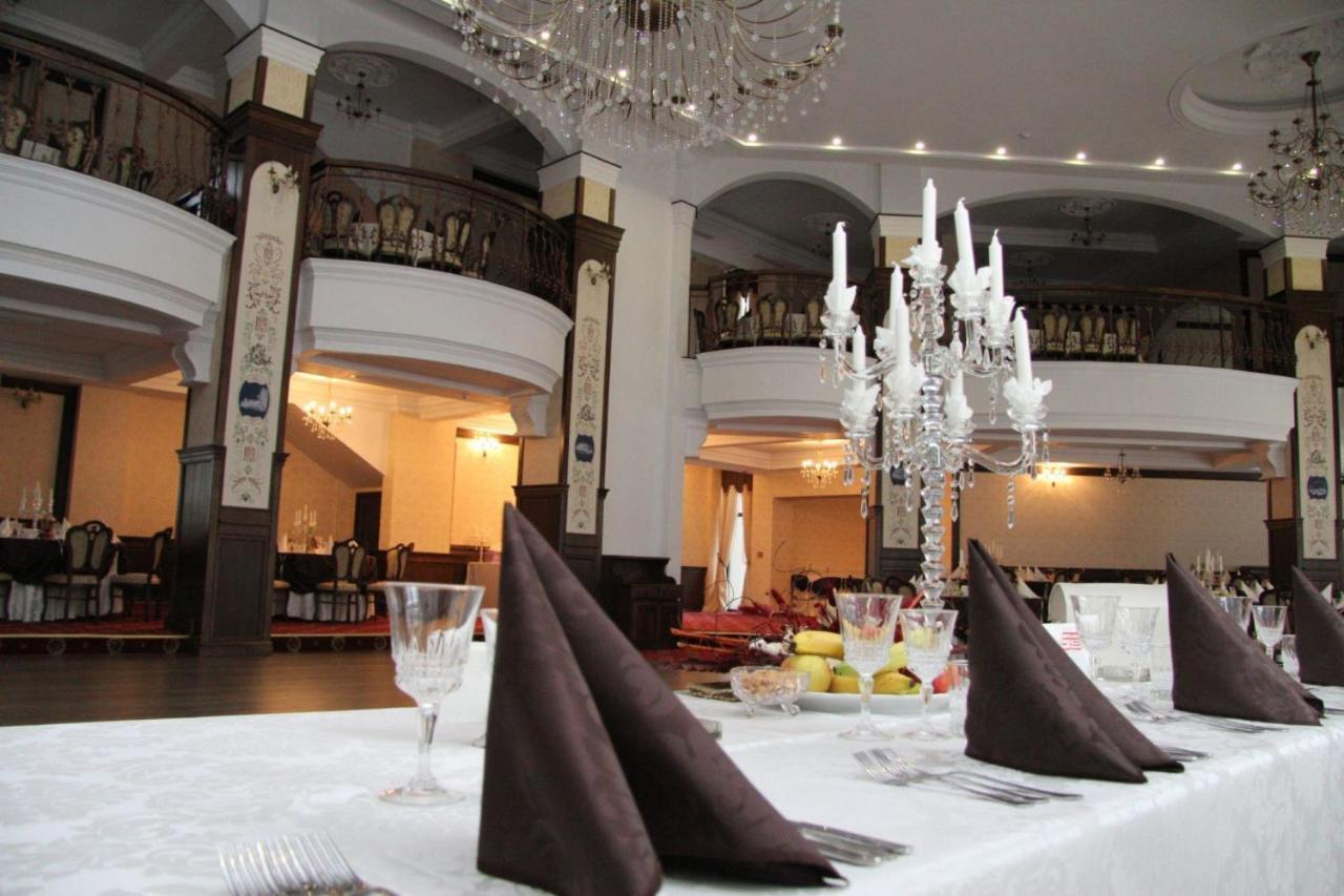 Pik Elegance Hotel Ploiesti Exterior photo