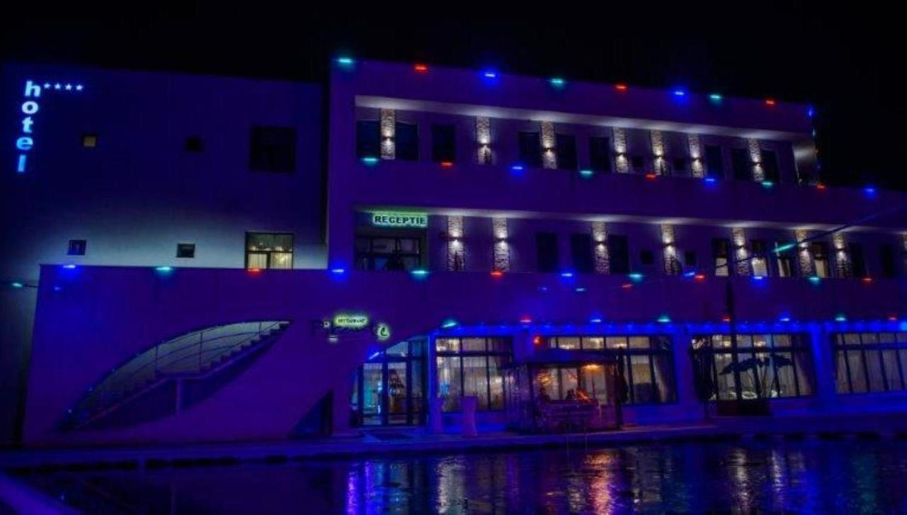 Pik Elegance Hotel Ploiesti Exterior photo