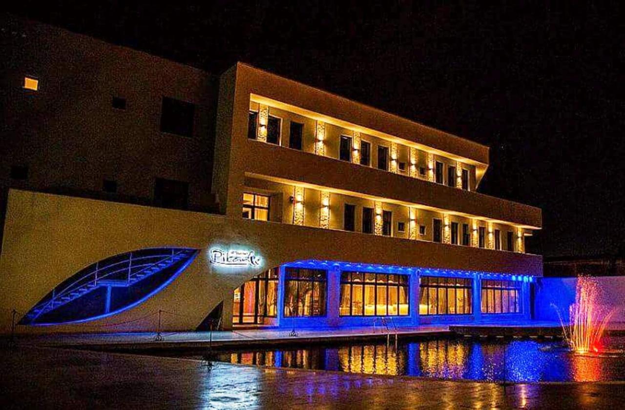 Pik Elegance Hotel Ploiesti Exterior photo